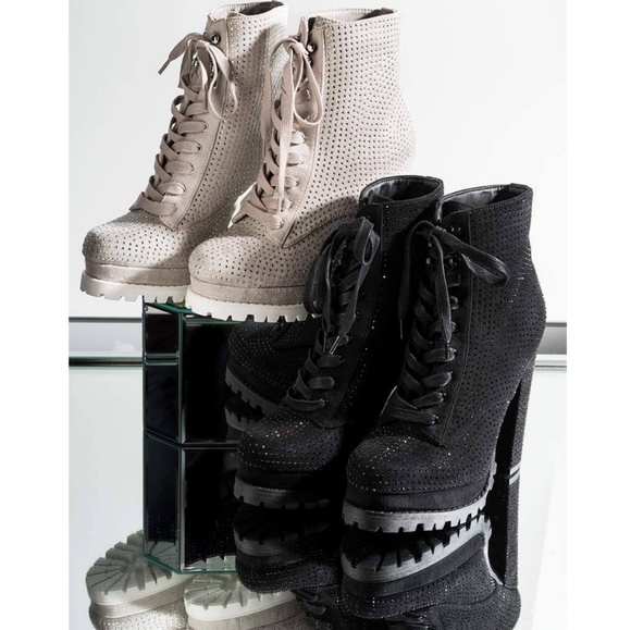 𝙇𝙖𝙨𝙩 𝙎𝙞𝙯𝙚 10 💎Rhinestone Embellished Boot - BLACK Boot - Picture 5 of 9